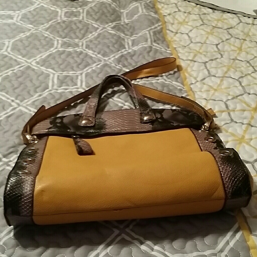 Purse w/Faux Snake Skin Trim